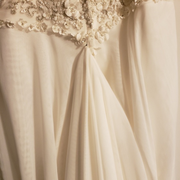 Wedding Dress - Picture 6 of 8